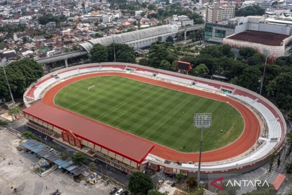 Tentu! Berikut adalah beberapa alternatif judul untuk "Fakta Singkat 17 Stadion yang Direnovasi dan Dibangun Pemerintah":

1. "17 Stadion Baru dan Renovasi: Fakta Menarik dari Proyek Pemerintah"
2. "Renovasi dan Pembangunan: 17 Stadion yang Diwujudkan oleh Pemerintah"
3. "Mengenal 17 Stadion yang Diperbarui dan Dibangun oleh Negara"
4. "Stadion-stadion Baru: 17 Proyek Renovasi Pemerintah yang Menarik"
5. "17 Fakta Stadion: Dari Renovasi Hingga Pembangunan Baru oleh Pemerintah"
6. "Proyek Pemerintah: 17 Stadion yang Telah Direnovasi dan Didirikan"
7. "Stadion di Indonesia: 17 Fakta Tentang Renovasi dan Pembangunan oleh Pemerintah"

Silakan pilih yang sesuai atau gunakan sebagai inspirasi!
