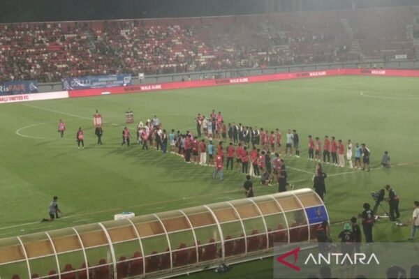 Perpisahan Emosional: Bali United Lepas Stefano Cugurra