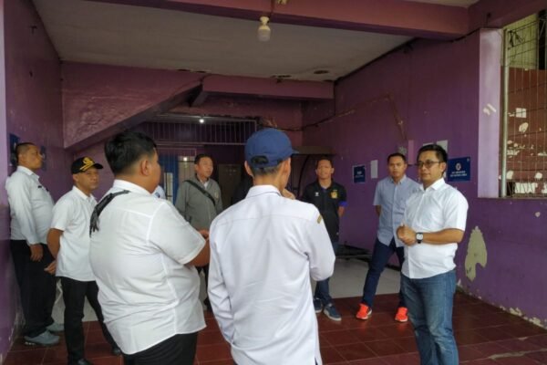Tentu! Berikut beberapa alternatif judul untuk "Persik Gunakan Stadion Brawijaya di Kompetisi Liga 1 2025/2026":

1. "Persik Kembali Beraksi di Stadion Brawijaya untuk Liga 1 2025/2026"
2. "Stadion Brawijaya Jadi Markas Baru Persik di Liga 1 2025/2026"
3. "Persik Pilih Stadion Brawijaya sebagai Lokasi Pertandingan Liga 1 2025/2026"
4. "Liga 1 2025/2026: Persik Menetap di Stadion Brawijaya"
5. "Persik Siap Bertanding di Stadion Brawijaya Pada Liga 1 2025/2026"

Semoga alternatif judul di atas bermanfaat!
