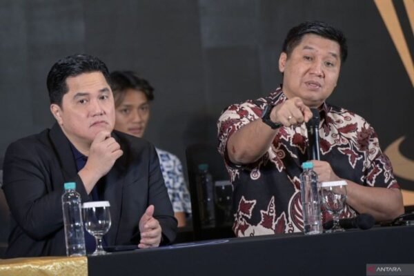 Here are some alternate title suggestions for "Daftar 30 Pemain Liga Indonesia All Star di Piala Presiden 2025":

1. "30 Pemain Pilihan Liga Indonesia di Piala Presiden 2025"
2. "Pemain All Star Liga Indonesia: 30 Bintang di Piala Presiden 2025"
3. "Menggali 30 Bintang Liga Indonesia untuk Piala Presiden 2025"
4. "Kompetisi Piala Presiden 2025: Daftar 30 Pemain All Star Liga Indonesia"
5. "Menampilkan 30 Pemain Top Liga Indonesia di Piala Presiden 2025"
6. "All Star Liga Indonesia: 30 Pemain Unggulan untuk Piala Presiden 2025"
7. "30 Jagoan Liga Indonesia dalam Piala Presiden 2025"
8. "Piala Presiden 2025: daftar 30 Pemain All Star Liga Indonesia"
9. "Liga Indonesia All Star: 30 Pemain Siap Tempur di Piala Presiden 2025"
10. "Daftar Terbaik: 30 Pemain Liga Indonesia di Piala Presiden 2025"

Feel free to choose any of these options or combine elements from different titles!