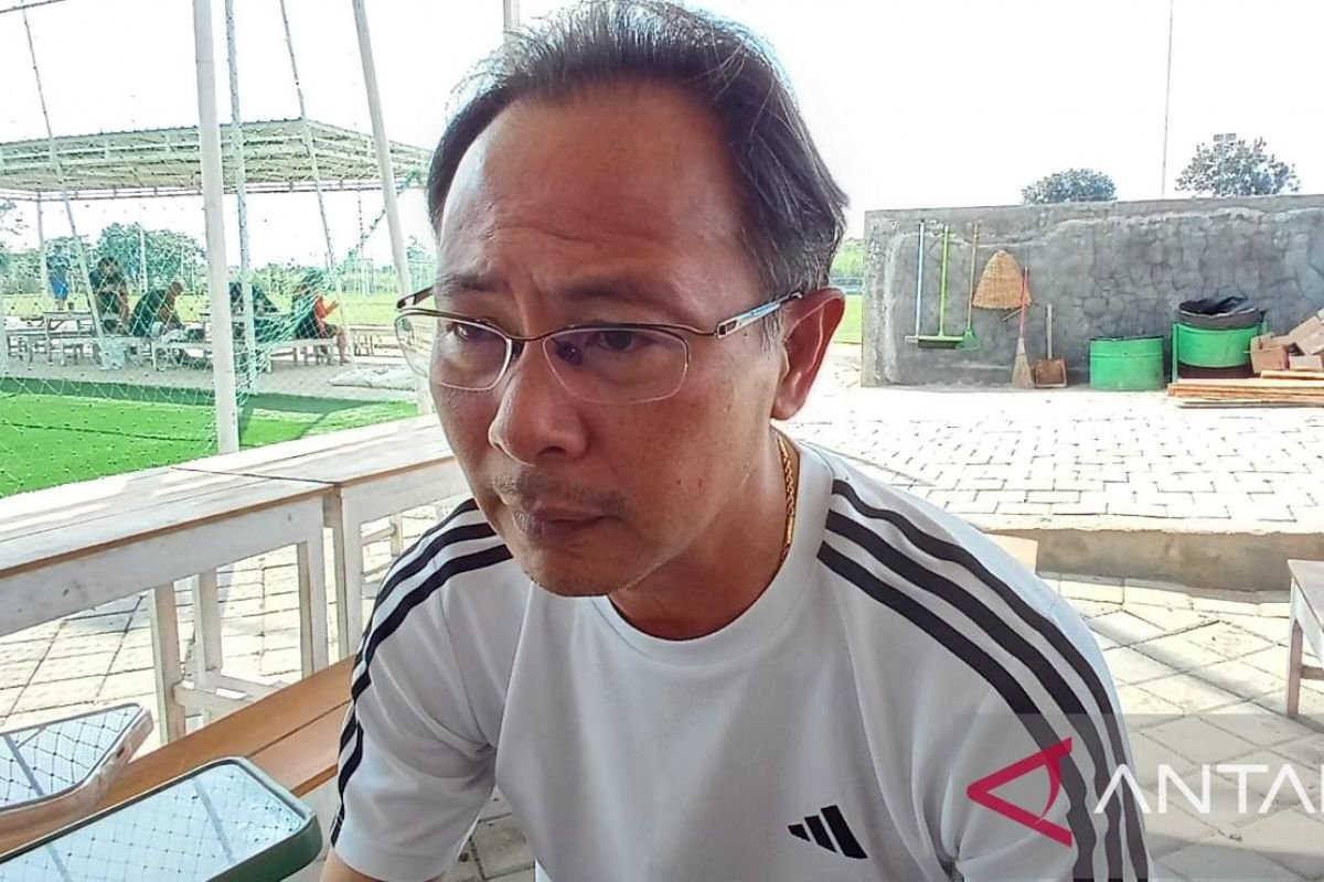 Berikut beberapa alternatif judul yang dapat digunakan:

1. "Persik Tingkatkan Konsistensi Pemain Selama Pertandingan"
2. "Membangun Konsistensi Pemain: Strategi Persik di Setiap Pertandingan"
3. "Persik Fokus pada Konsistensi Pemain dalam Setiap Laga"
4. "Konsistensi Pemain: Kunci Kesuksesan Persik di Setiap Pertandingan"
5. "Persik Gaet Konsistensi Pemain untuk Raih Hasil Maksimal"
6. "Meningkatkan Kinerja Pemain: Langkah Persik untuk Konsistensi di Lapangan"
7. "Persik Berupaya Membangun Konsistensi dalam Pertandingan"

Semoga alternatif judul ini membantu!