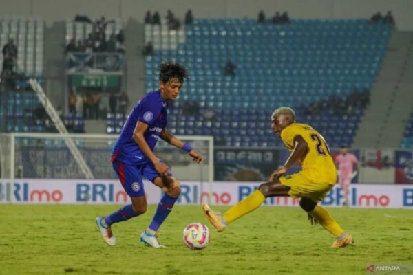 Achmad Maulana Absen, Arema FC Terpukul oleh Cedera ACL