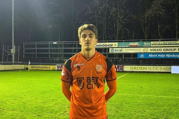 Tentu! Berikut adalah beberapa alternatif judul untuk "Profil Mauro Zijlstra dan Miliano Jonathans, Calon Pemain Indonesia":

1. "Mengenal Mauro Zijlstra dan Miliano Jonathans: Dua Bintang Muda Calon Pemain Indonesia"
2. "Mauro Zijlstra & Miliano Jonathans: Potensi Baru dalam Dunia Sepak Bola Indonesia"
3. "Profil Duo Talenta: Mauro Zijlstra dan Miliano Jonathans di Jalur Menuju Sepak Bola Indonesia"
4. "Mauro Zijlstra dan Miliano Jonathans: Calon Bintang Masa Depan Sepak Bola Indonesia"
5. "Dua Calon Pemain Indonesia: Mengenal Lebih Dekat Mauro Zijlstra dan Miliano Jonathans"
6. "Mauro Zijlstra dan Miliano Jonathans: Menyongsong Karier Sepak Bola di Tanah Air"
7. "Profil Talenta Muda: Mauro Zijlstra dan Miliano Jonathans, Harapan Sepak Bola Indonesia"

Semoga salah satu judul ini sesuai dengan yang Anda cari!