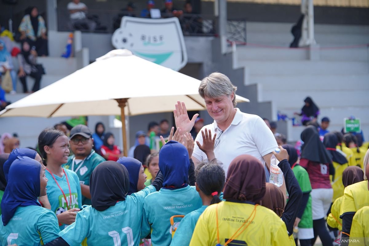 Berikut adalah beberapa alternatif judul untuk "Kuantitas dan Kualitas MLSC Bekasi Seri 1 Alami Peningkatan":

1. "Peningkatan Kuantitas dan Kualitas pada MLSC Bekasi Seri 1"
2. "MLSC Bekasi Seri 1: Meningkatnya Kuantitas dan Kualitas"
3. "Kualitas dan Kuantitas MLSC Bekasi Seri 1 Mengalami Kemajuan"
4. "Peningkatan Signifikan dalam Kuantitas dan Kualitas MLSC Bekasi Seri 1"
5. "Seri 1 MLSC Bekasi: Kuantitas dan Kualitas yang Meningkat"
6. "MLSC Bekasi Seri 1: Progres dalam Kuantitas dan Kualitas"
7. "Kuantitas dan Kualitas MLSC Bekasi Seri 1 Meningkat Pesat"
8. "Peningkatan Dalam Aspek Kuantitas dan Kualitas MLBSC Bekasi Seri 1